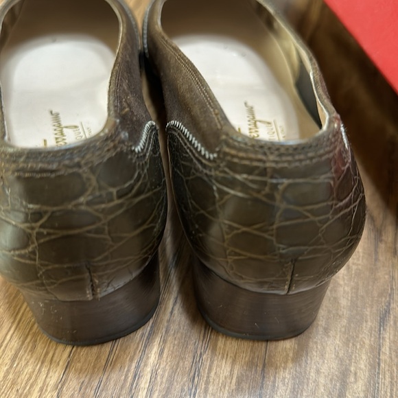 Salvatore Ferragamo Made in Italy Brown Suede/leather-1 1/4” heel, Size 9 1/2C - Picture 4 of 10